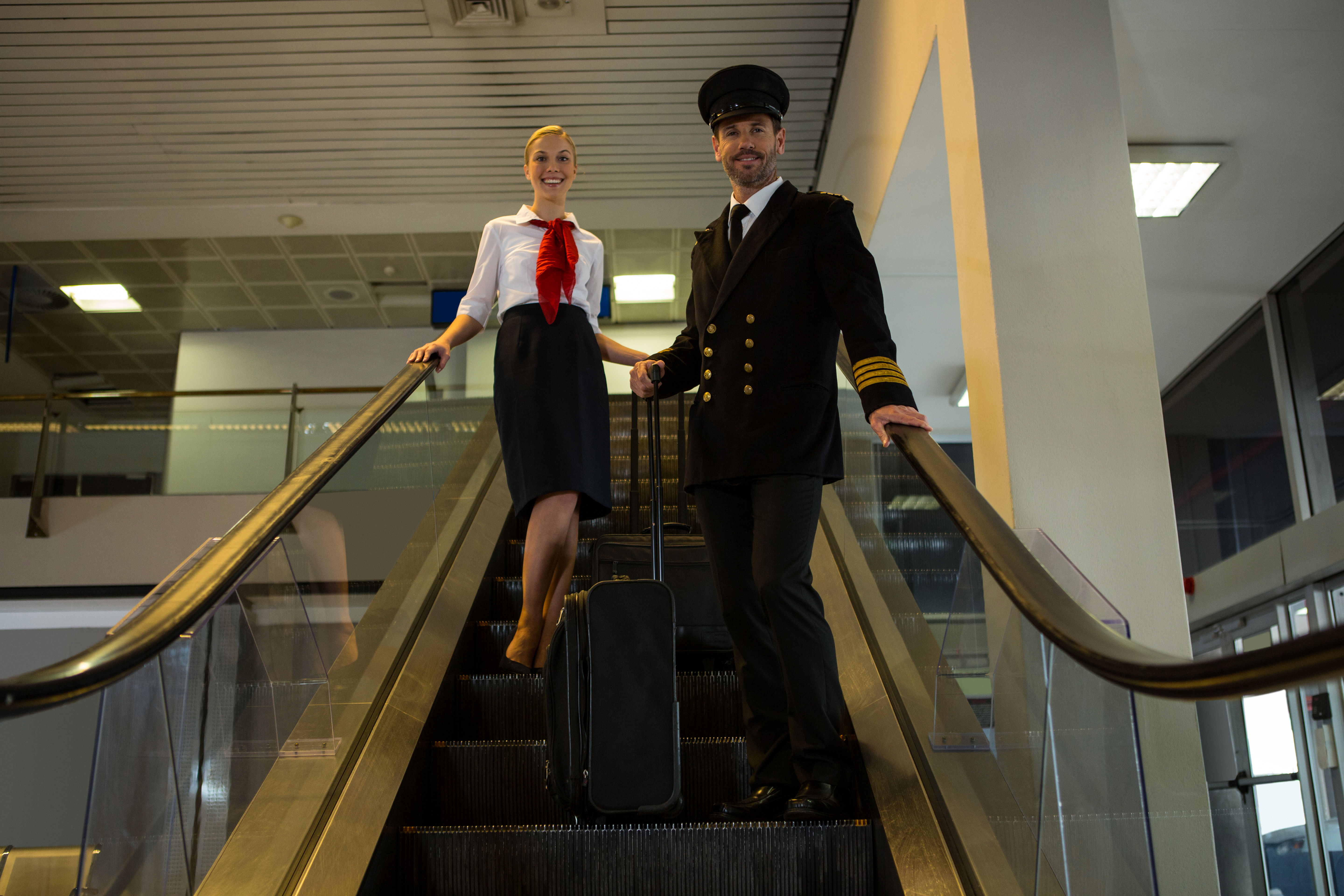 Pilot vs Cabin Crew
