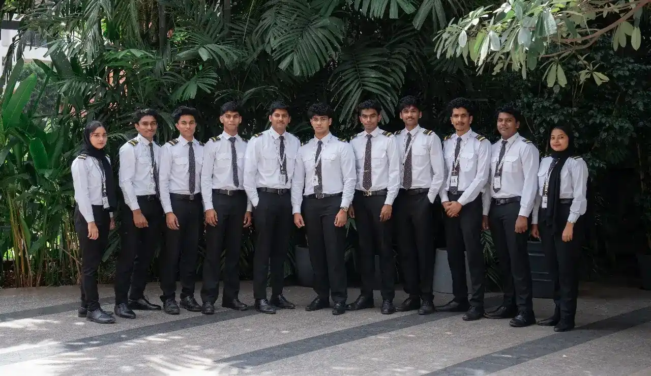 Pilot vs Cabin Crew: Which Aviation Career is Right for You?
